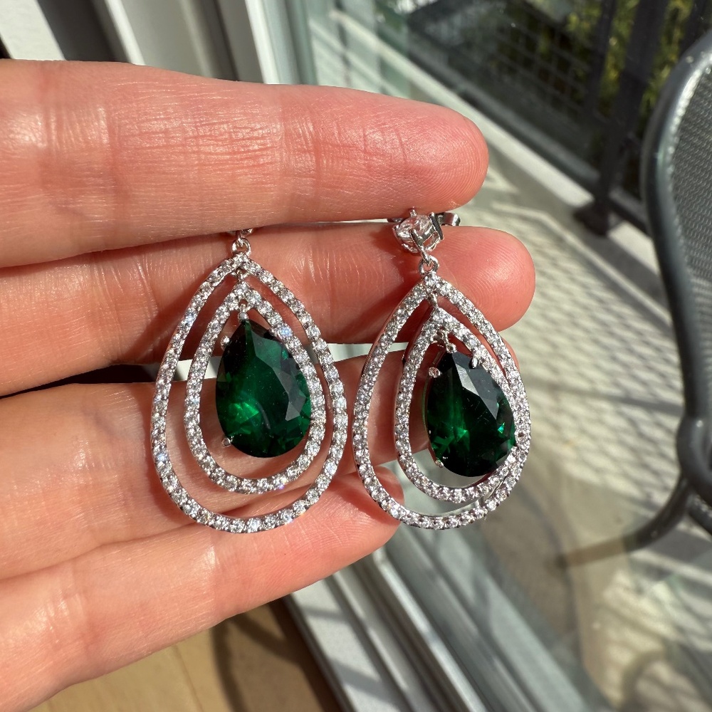 Silver and emerald green earings
